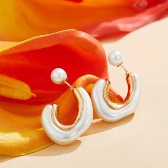 - - 18KGP Vintage France Style C-Hoop earrings